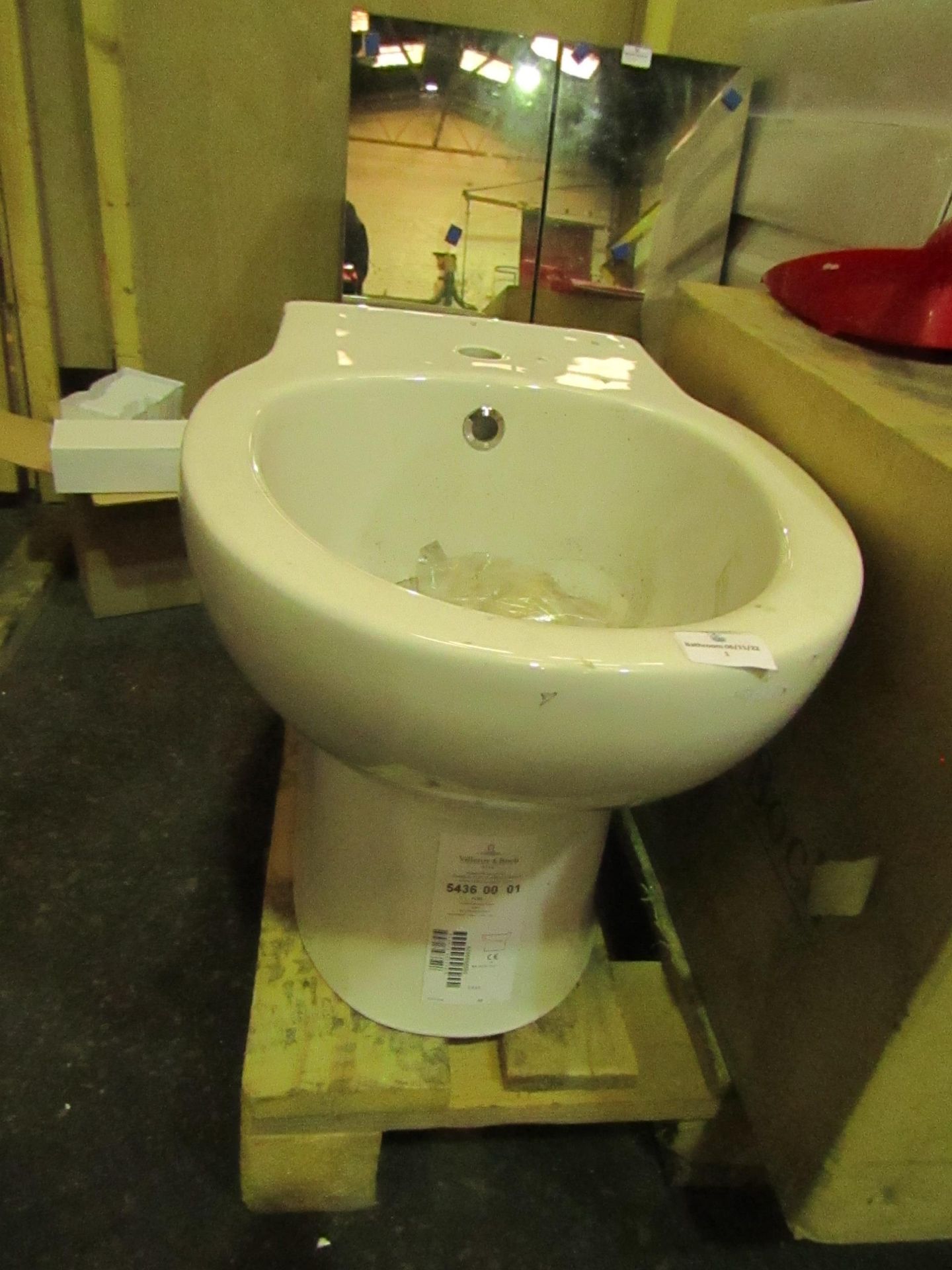 Villeroy and Boch Floor stadning bidet, unused with box