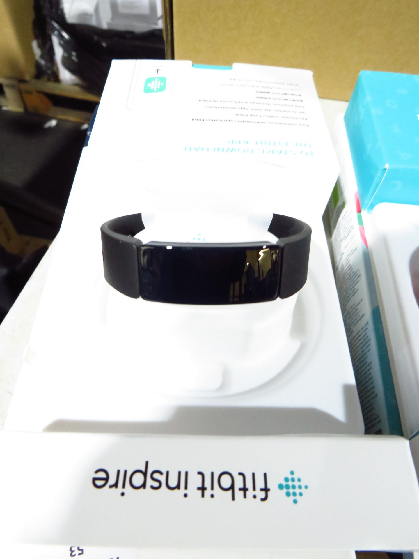 Fitbit Charge Inspire Fittness Tracker boxed powers on and charged