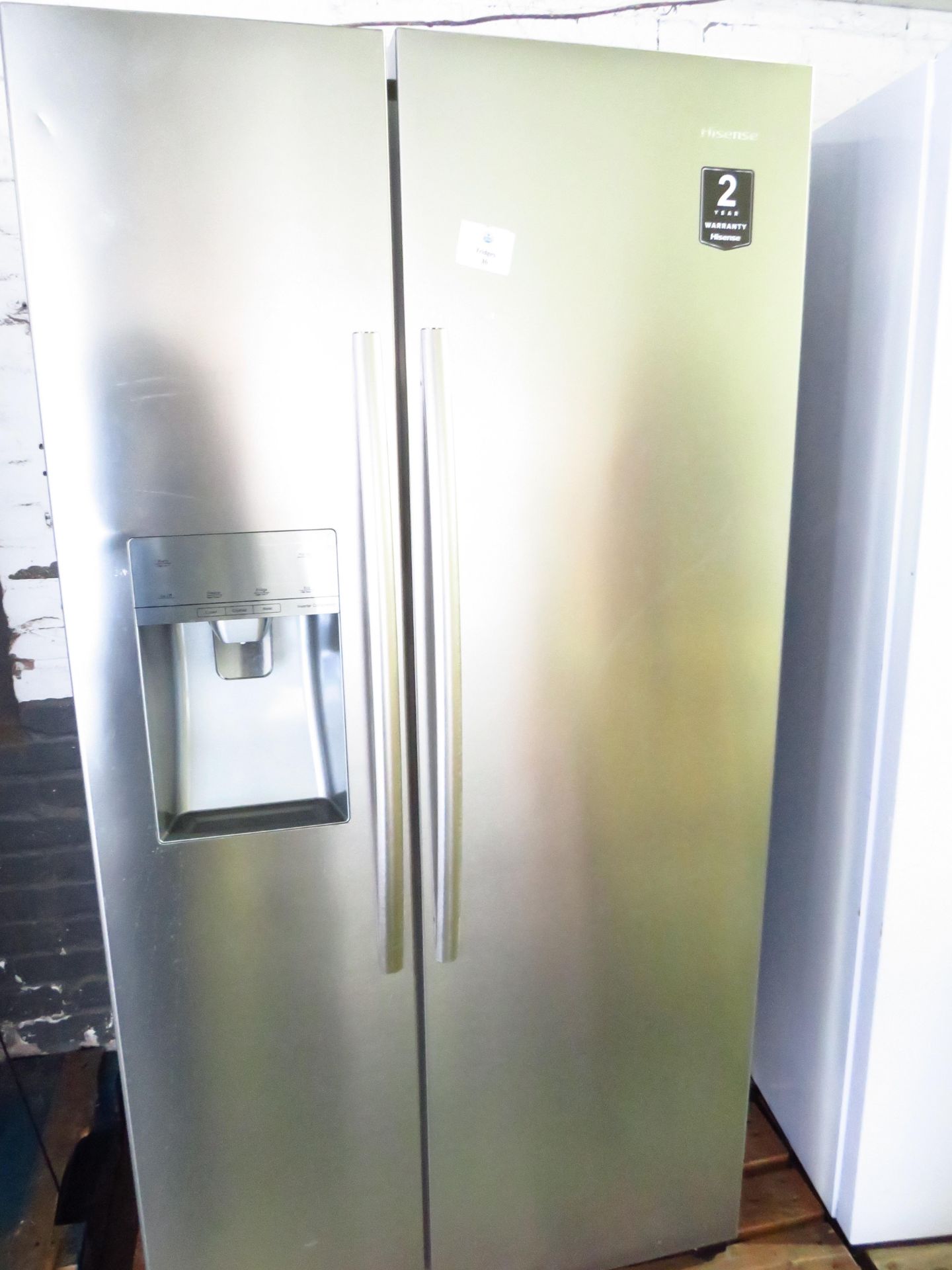 Hisense American fridge freezer with water dispenser, hasÿ 4 dents on fridge door, powers on but