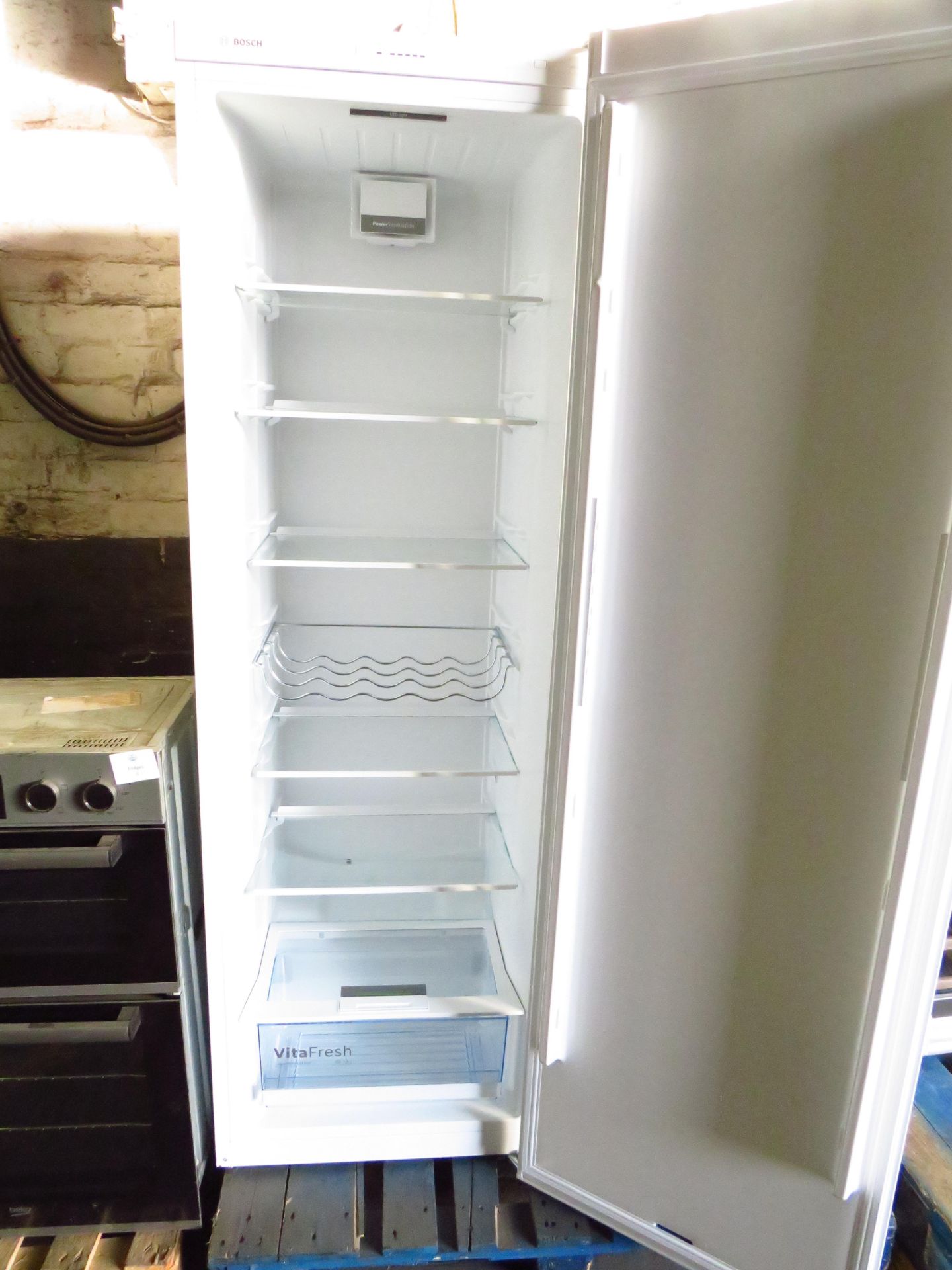 Bosch tall freestadning fridge, condition report pending - Image 2 of 2