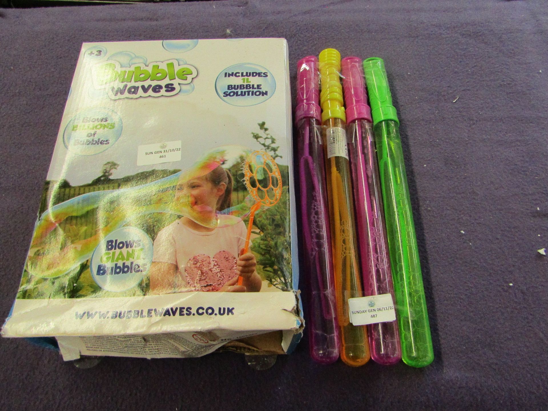 4x Large Bubble Wands - Unchecked, No Packaging. 1x Bubble Waves - Bubble Solution & Giant Bubble