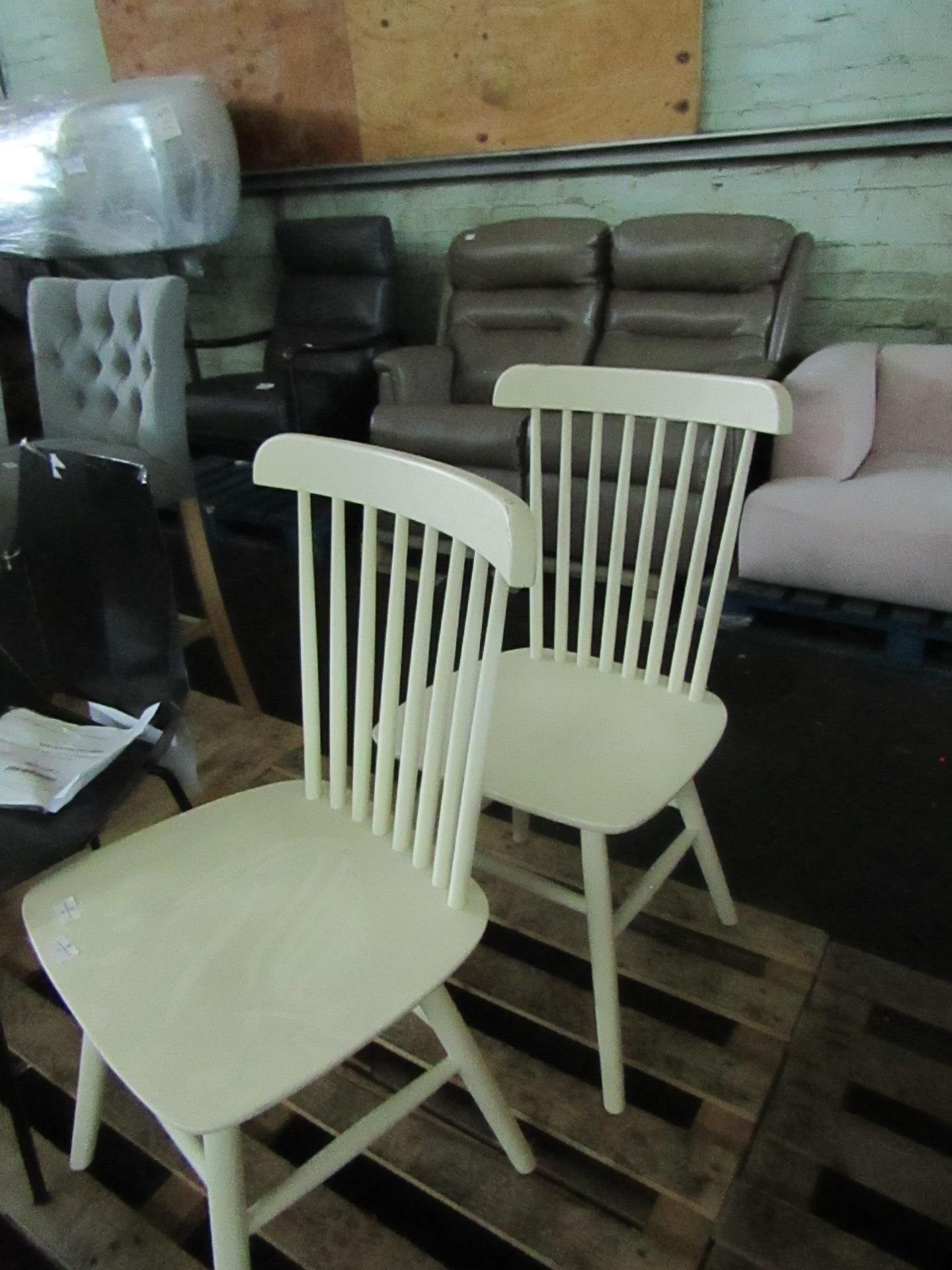 2x Cotswold Company Spindleback Chairs - Cream RRP Â£100.00 (PLT COT-APM-A-3082) Simplicity is key