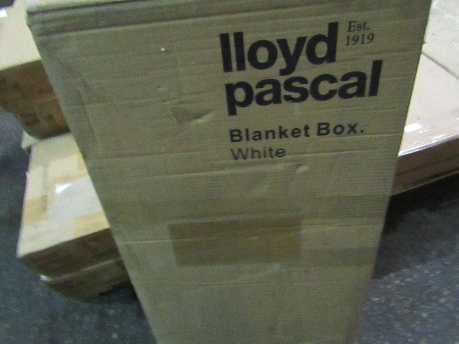 Lloyd Pascal White Blanket Box. RRP £89 boxed unchecked - Image 2 of 2