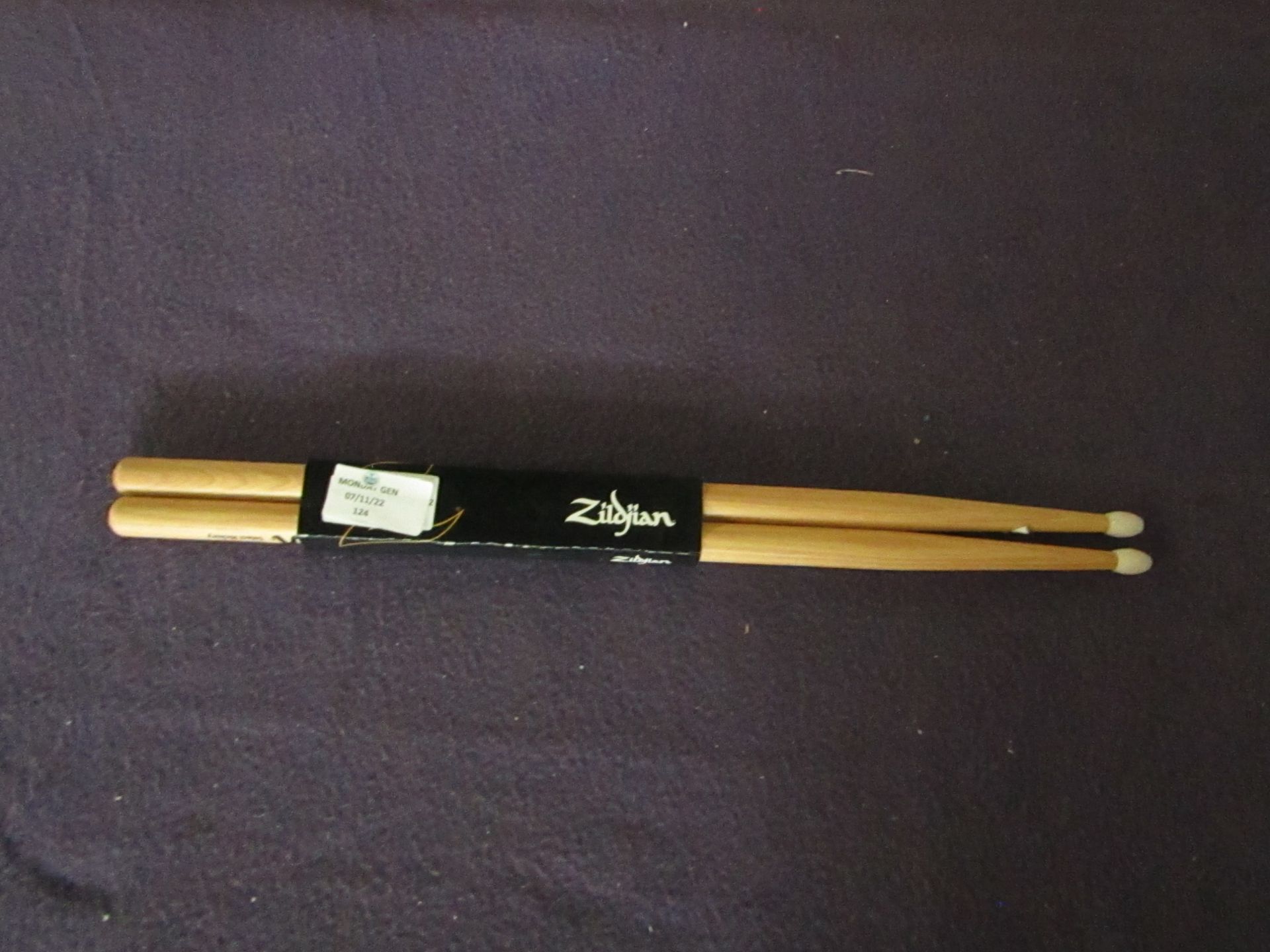 Zildjian - 5B Anti-Vibe Select Hickory Drumsticks - New.