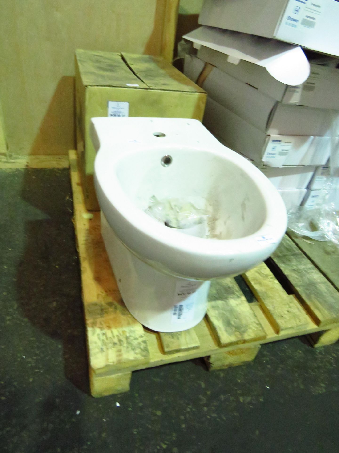 Villeroy and Boch Floor stadning bidet, unused no box