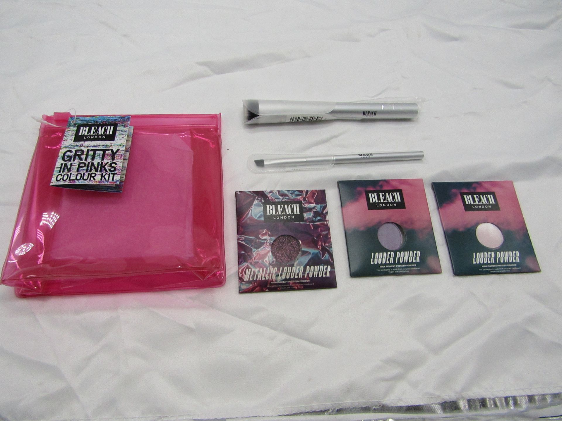 6-Piece Make-Up Set From Bleach London : 1x Mini Pink Make-Up Case 2x Various Make-Up Brushes 3x