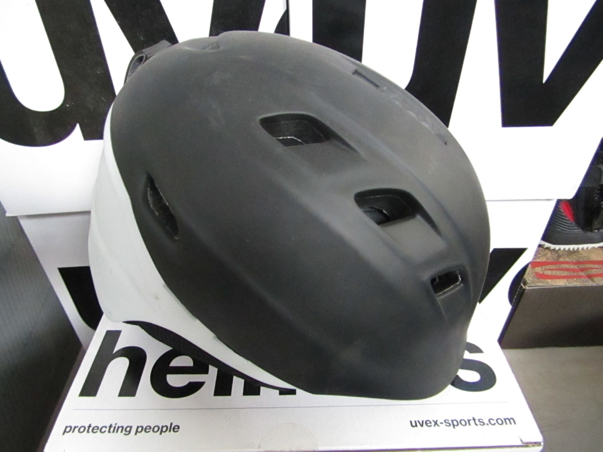 Uvex ladies Ski Helmet, size 51cm - 55cm, new and boxed