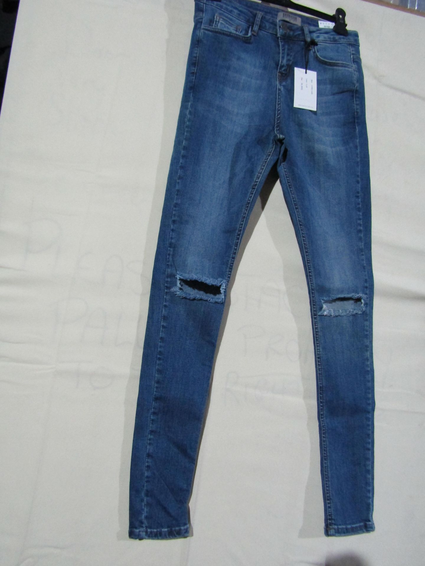RiskCoulture Ripped Knee Skinny Jeans Size 30/30 Skinny Jeans