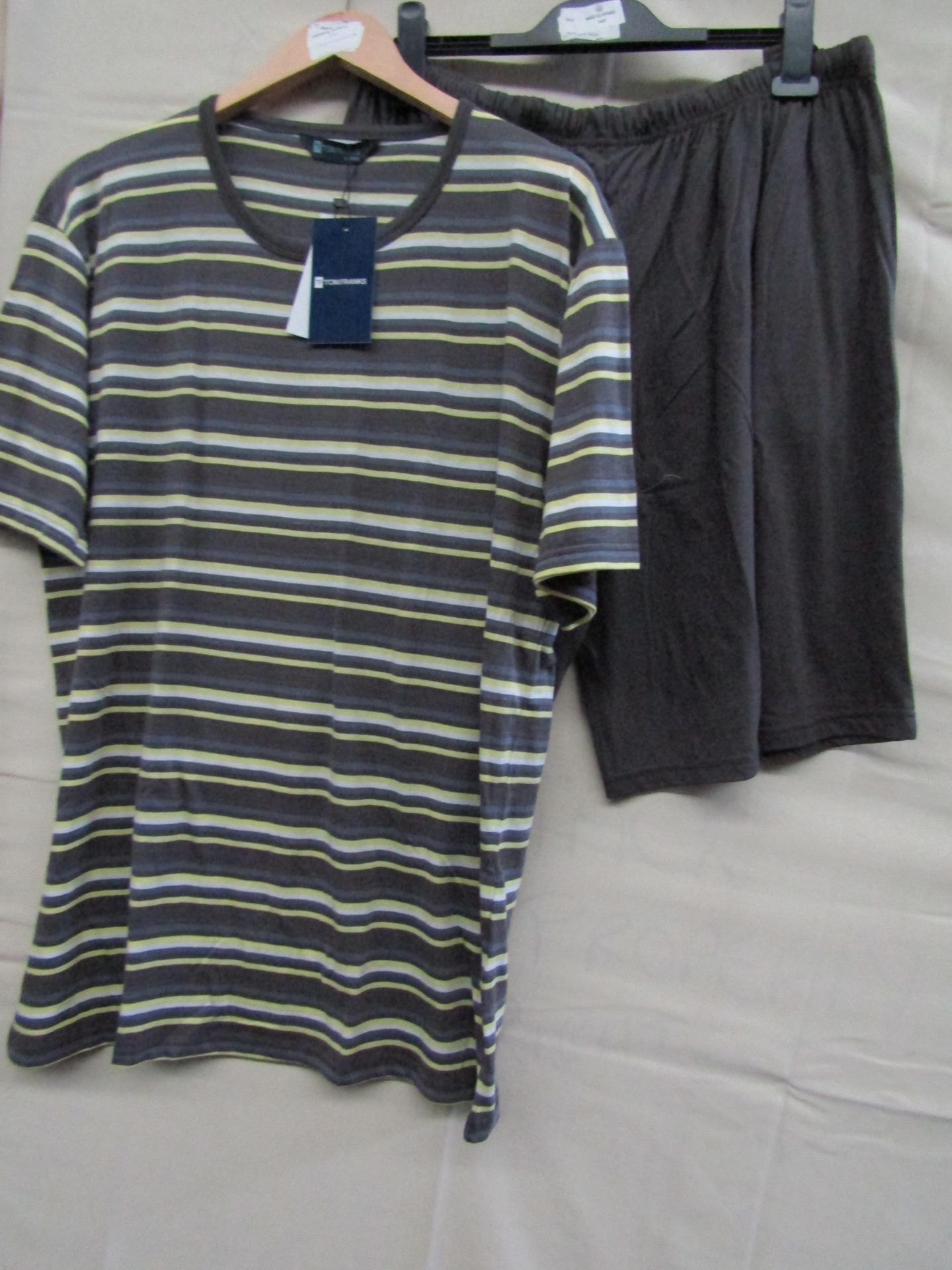 Tom Franks Mens Striped Top & Short Pyjama Set Size Large New & Packaged