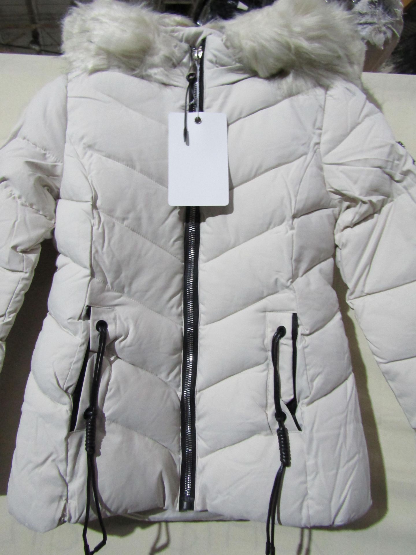 Monte Cervino Padded Jacket With Hood Cream Size L New & Packaged ( Please Note These Coats Are EU