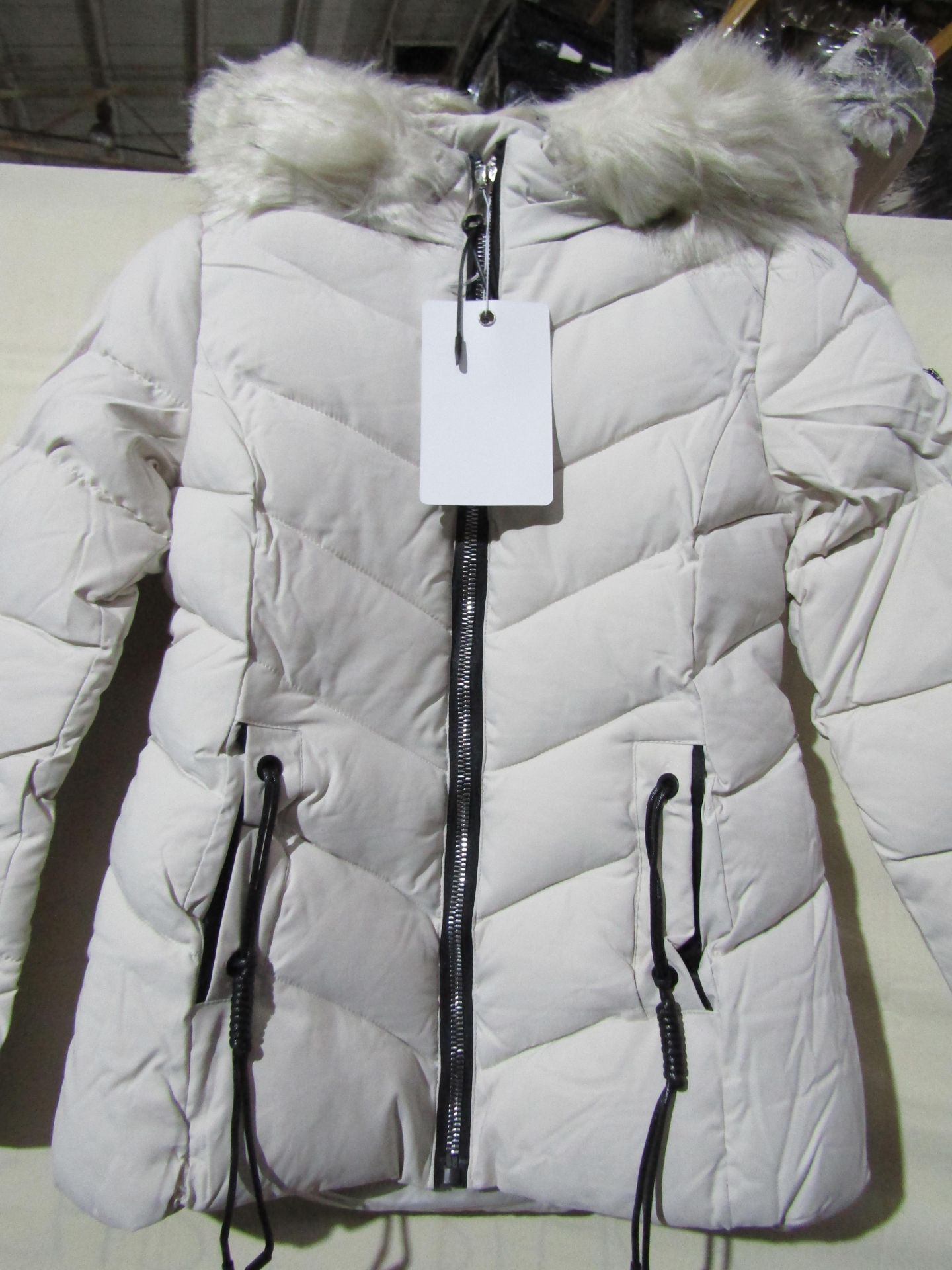 Monte Cervino Padded Jacket With Hood Cream Size M New & Packaged ( Please Note These Coats Are EU