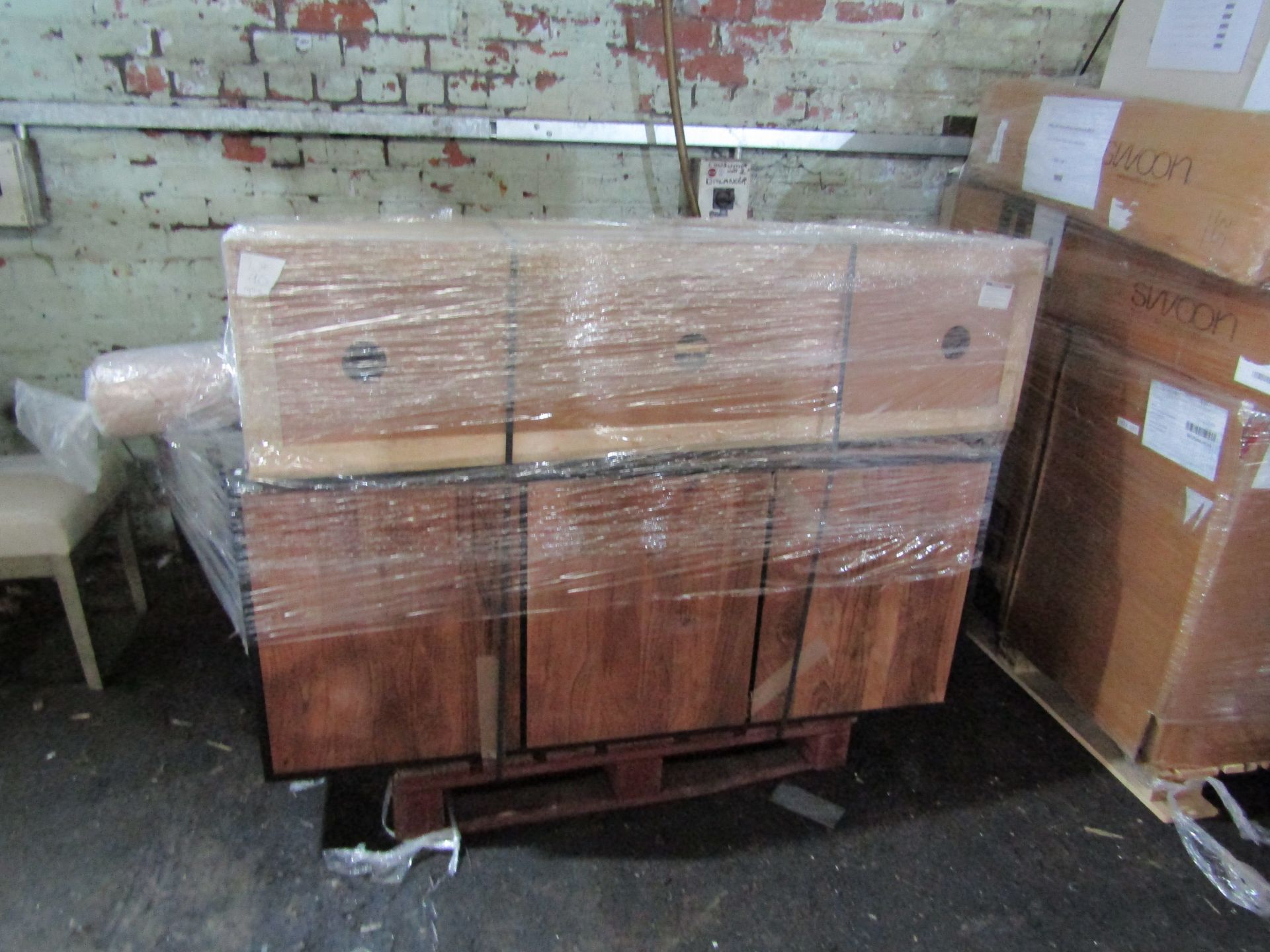 3 ITEM MIXED LOT!! Swoon returns - Total RRP approx £1697Lot includes:Swoon Melvyn Media Unit in