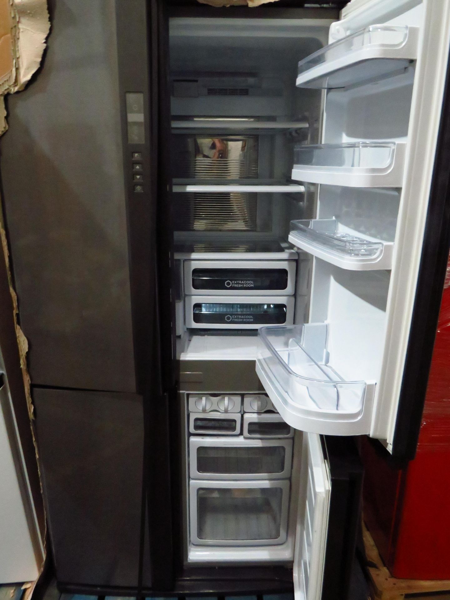 Sharp 4 door American fridge freezer, powers on but not getting cold - Image 2 of 2