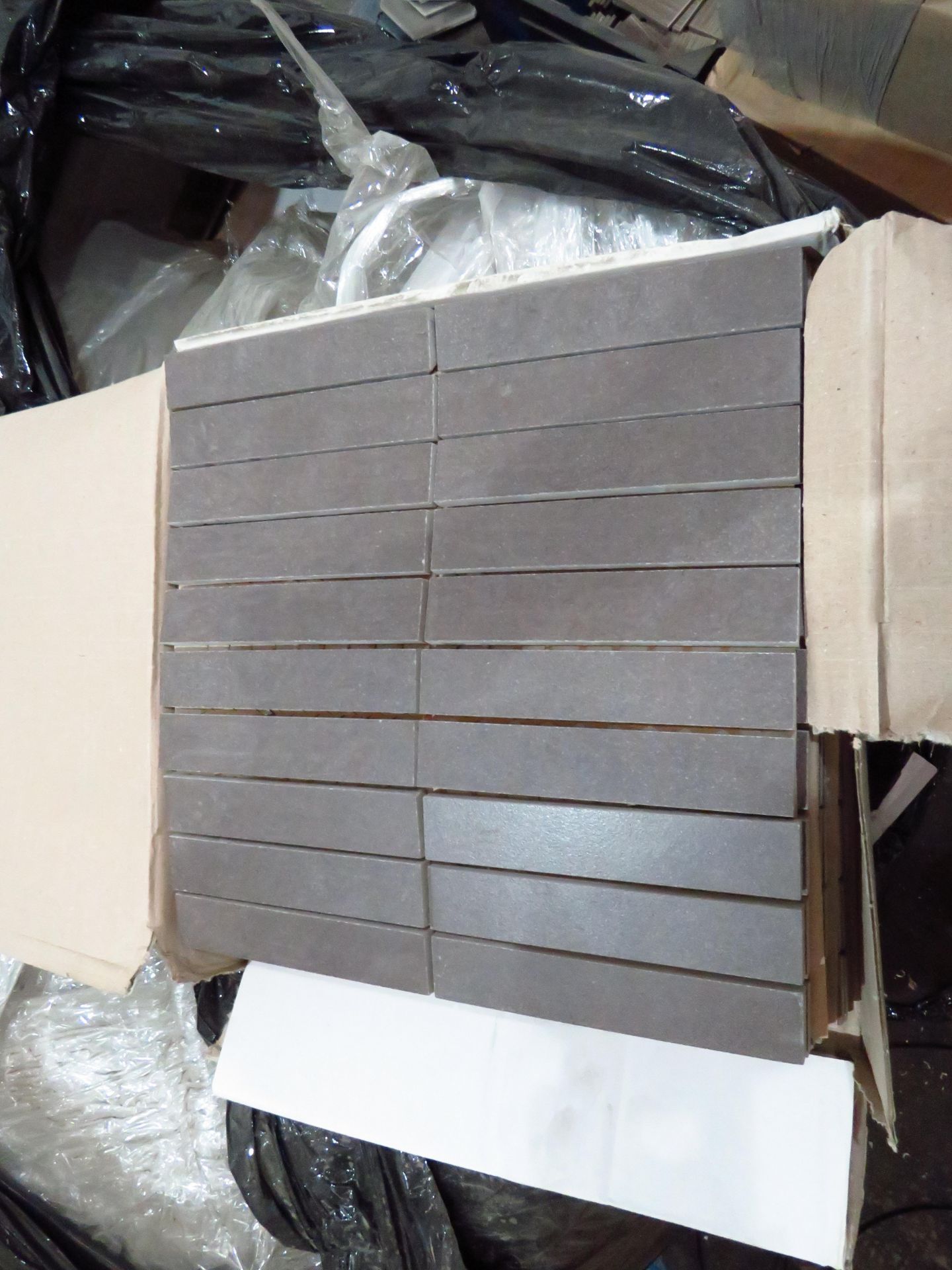 pallet of approx 30x boxes of 8 Vitra Sahara mosaic style tiles, 300x300m,