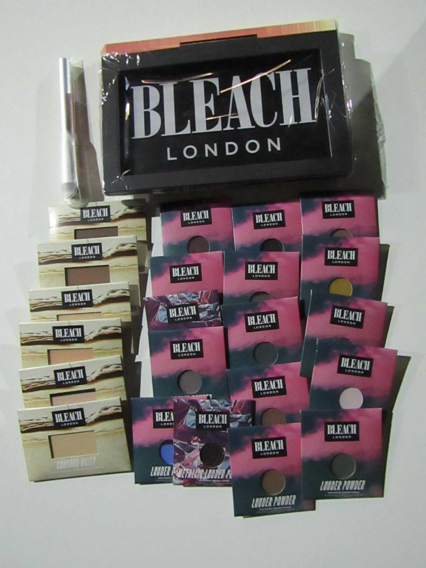 24-Piece Make-Up Set From Bleach London : 1x Make-Up Palette 1x Make-Up Brush 6x Contour Powders 16x