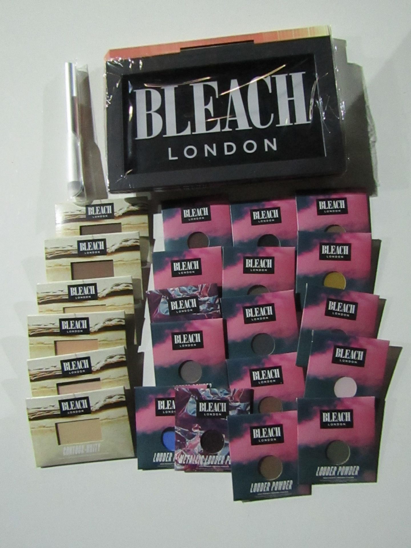 24-Piece Make-Up Set From Bleach London : 1x Make-Up Palette 1x Make-Up Brush 6x Contour Powders 16x