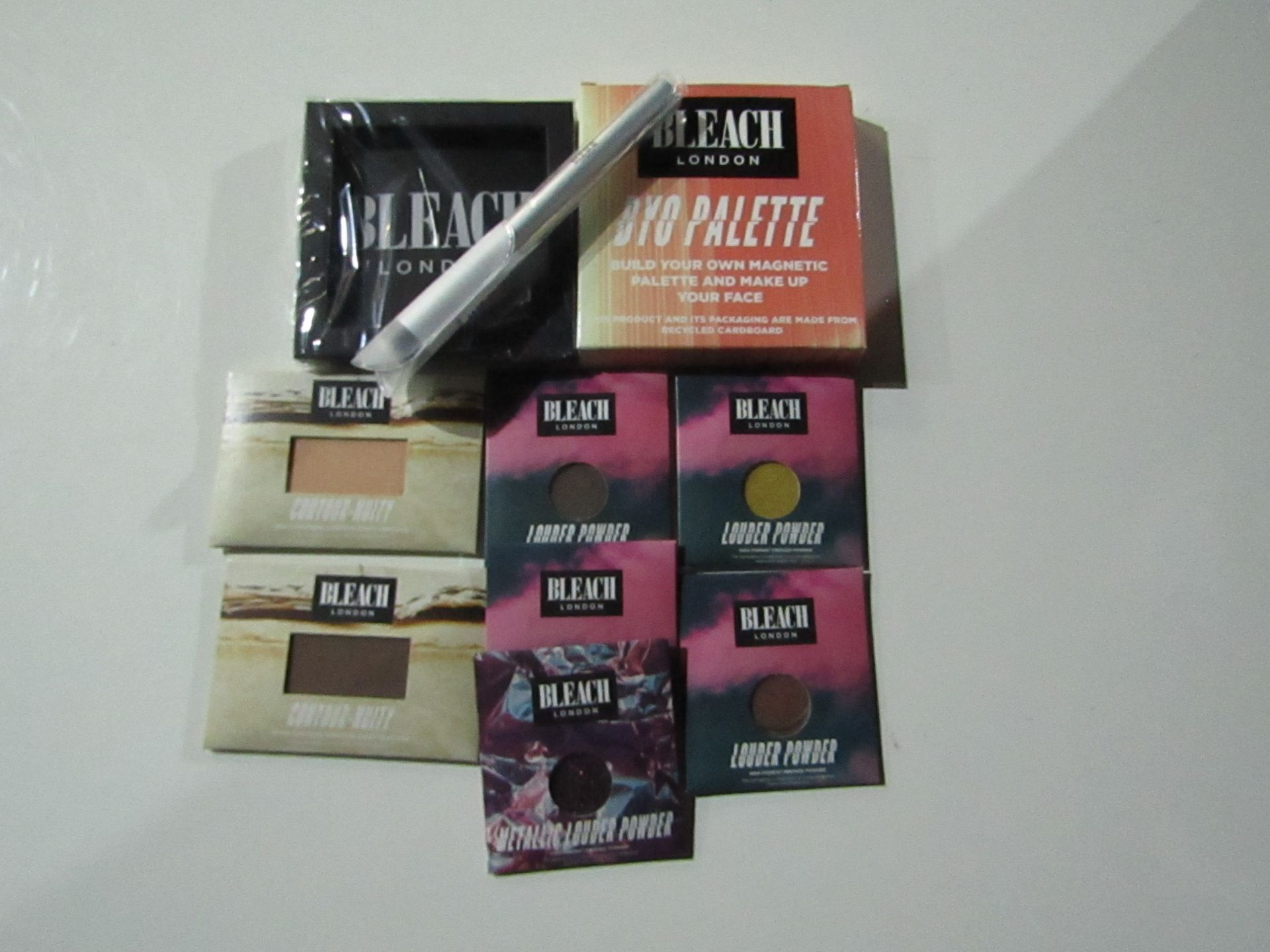 7-Piece Make-Up Set From Bleach London : 1x Make-Up Palette 1x Make-Up Brush 5x Assorted Colour's