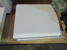 Daisy Lou Soft Close Quick Release White Toilet Seat - Fixing Included Good Condition & Boxed.