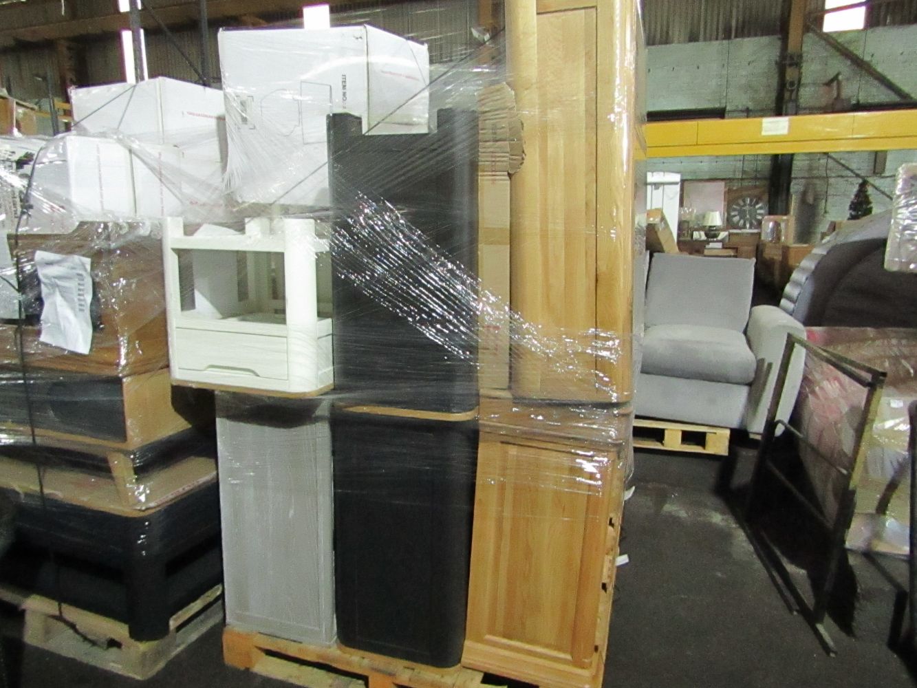Unworked Oak Furniture Land Pallet Auction...All pallets must go..Starting bids start at 10% of Retail
