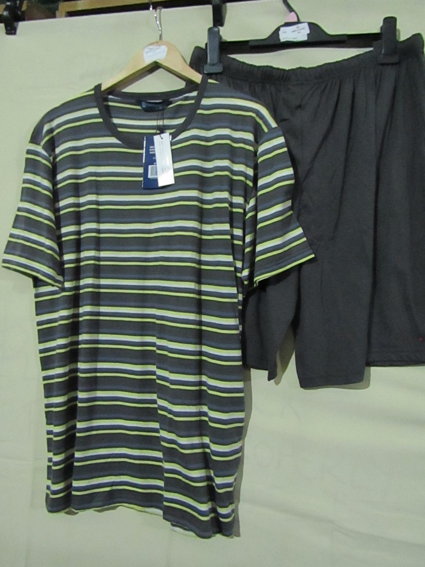Tom Franks Mens Striped Top & Short Pyjama Set Size Med New & Packaged