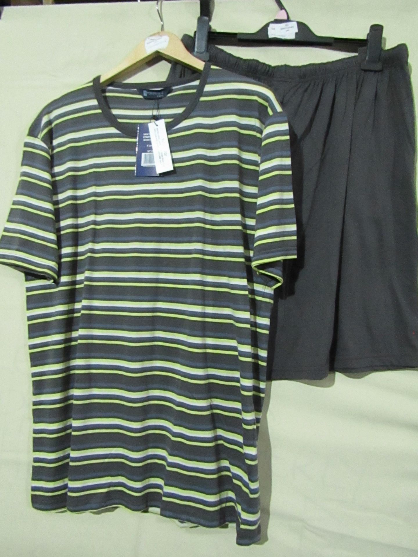 Tom Franks Mens Striped Top & Short Pyjama Set Size Large New & Packaged