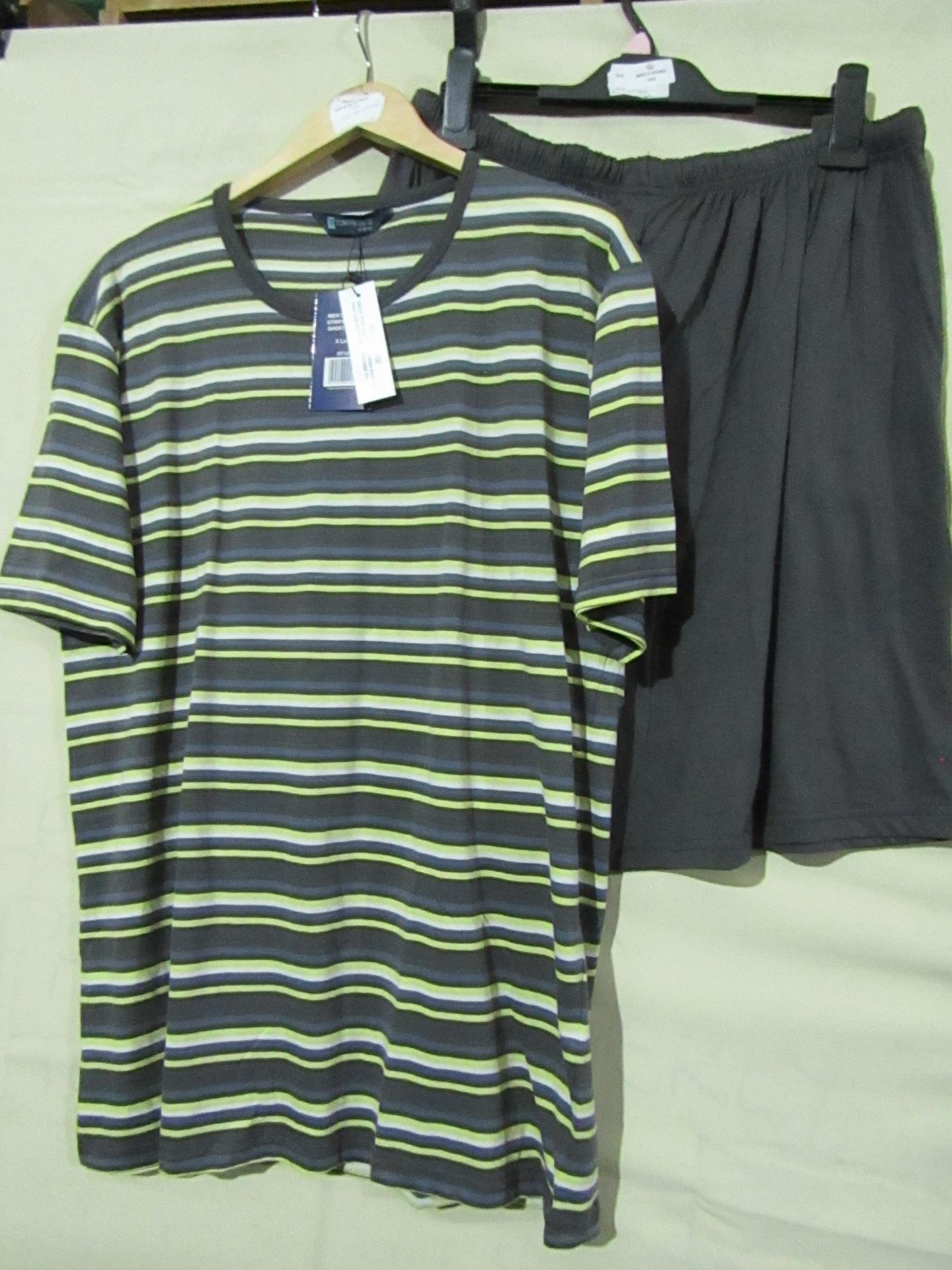 Tom Franks Mens Striped Top & Short Pyjama Set Size Large New & Packaged