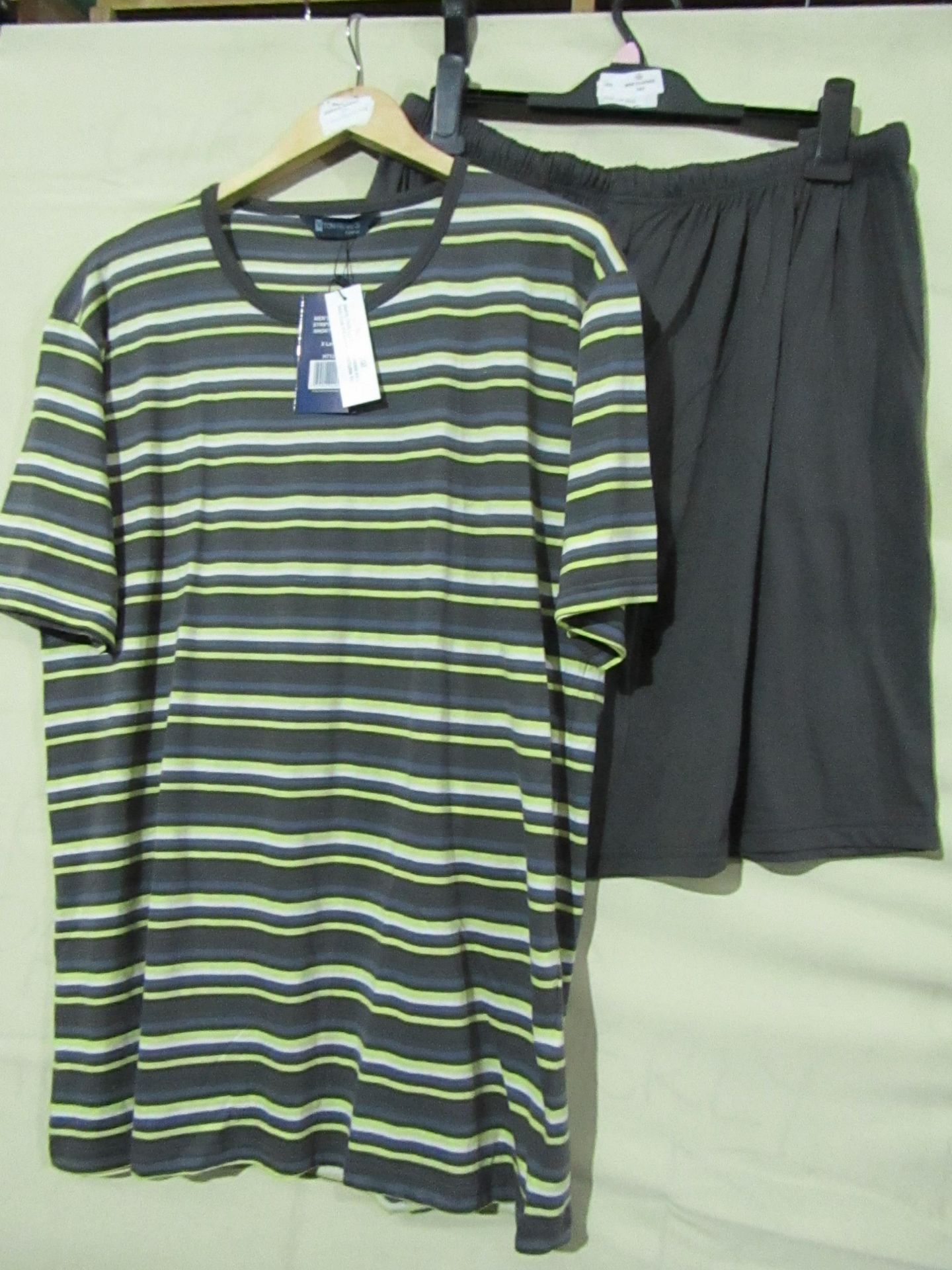 Tom Franks Mens Striped Top & Short Pyjama Set Size Large New & Packaged