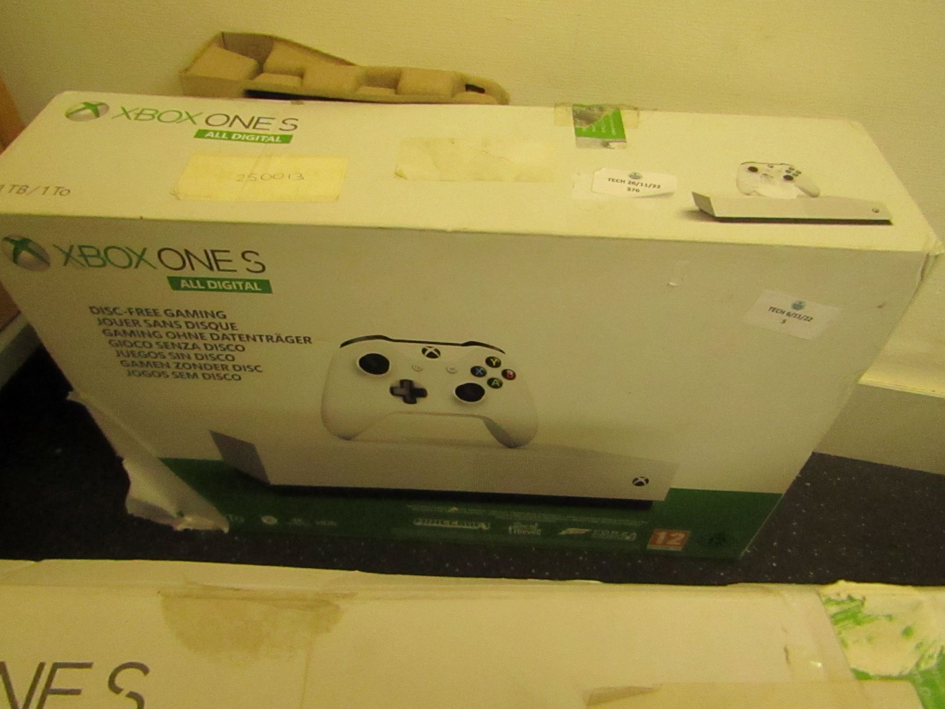 Xbox one S 1TB All digital console, powers on and˜ goes through to the home screen, comes with