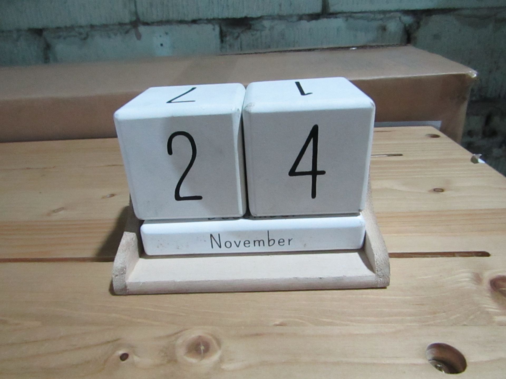 Cox & Cox Cement Perpetual Calendar RRP ¶œ50.00