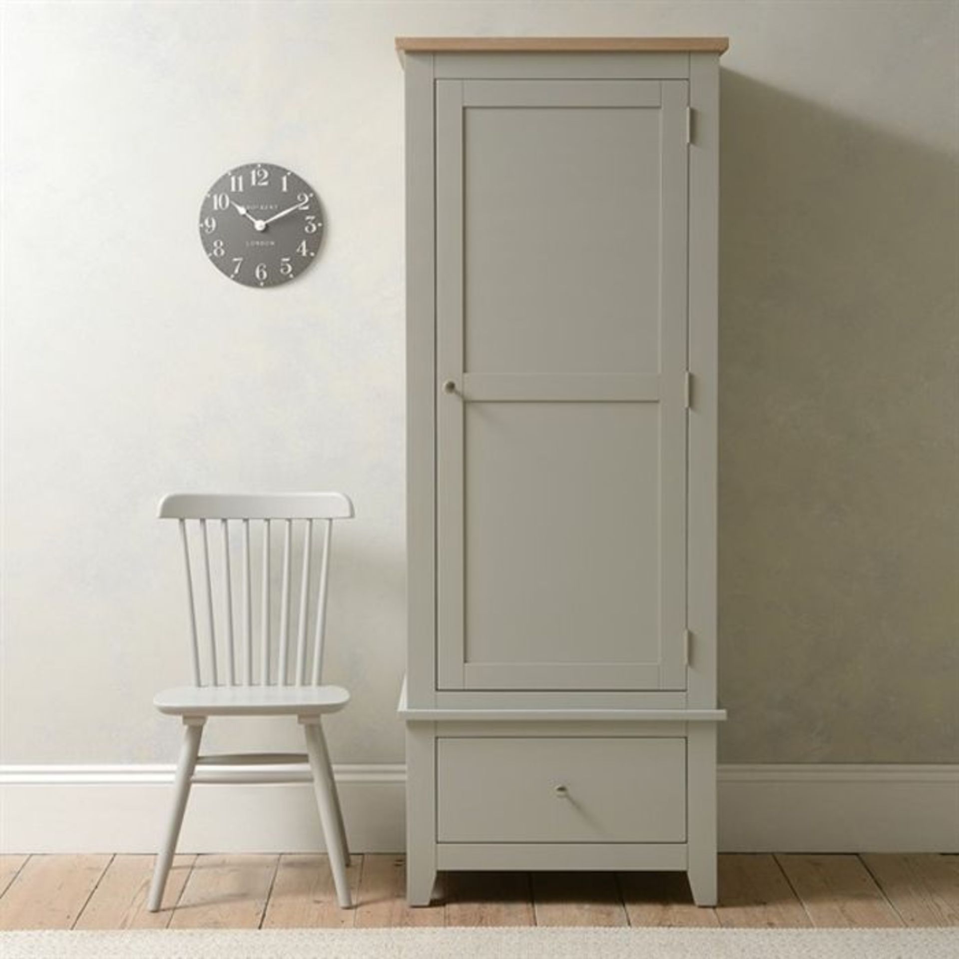 Cotswold Company Chester Dove Grey Single Wardrobe RRP œ595.00 This versatile single wardrobe is