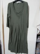 Together Dress With Pockets Green Size 22 ( May Have Been Worn ) Good Condition