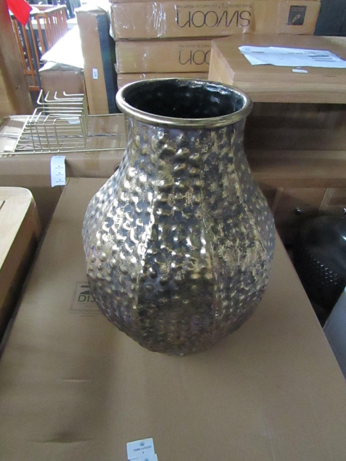 Cox & Cox Gilded Textured Vase RRP ¶œ75.00 SKU 1130366 (PLT 3RD AVE PALLET 64)