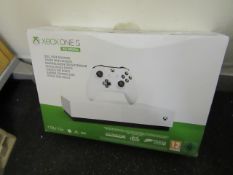 Xbox ONE S 1TB All digital console, powers on,not showing any Video input, comes with power cable/