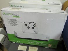 Xbox one S 1TB All digital console, powers on and? goes through to the home screen, comes with