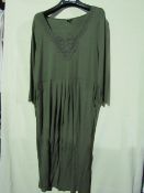 Together Dress With Pockets Green Size 22 ( May Have Been Worn ) Good Condition
