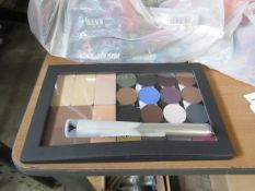 24-Piece Make-Up Set From Bleach London : 1x Make-Up Palette 1x Make-Up Brush 6x Contour Powders 16x