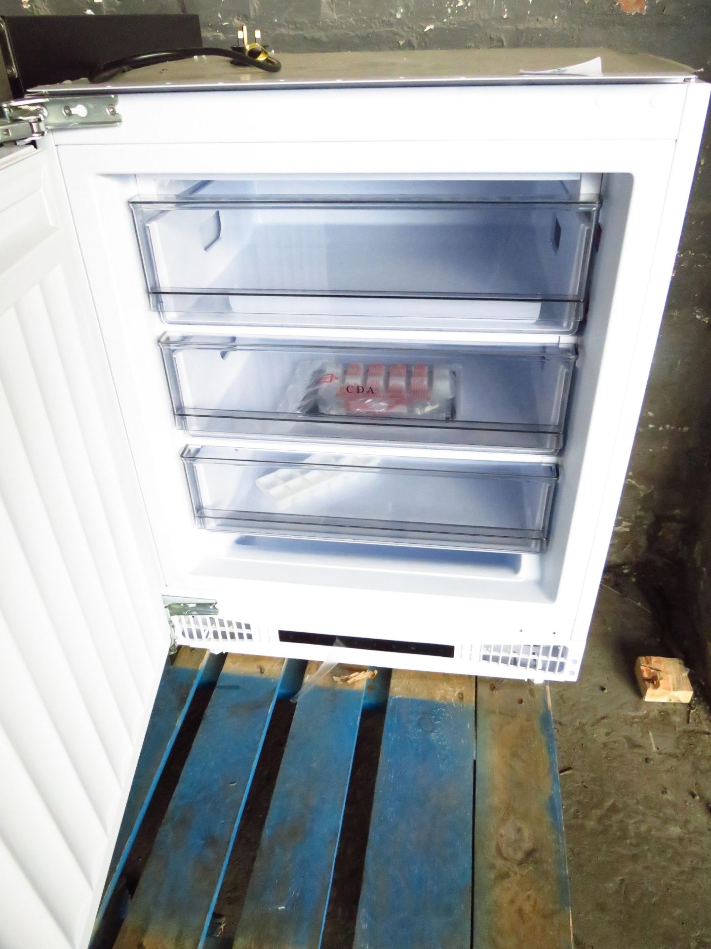 CDA Intergrated undercounter freezer, looks in very good condition but doesn?t get cold - Image 2 of 2