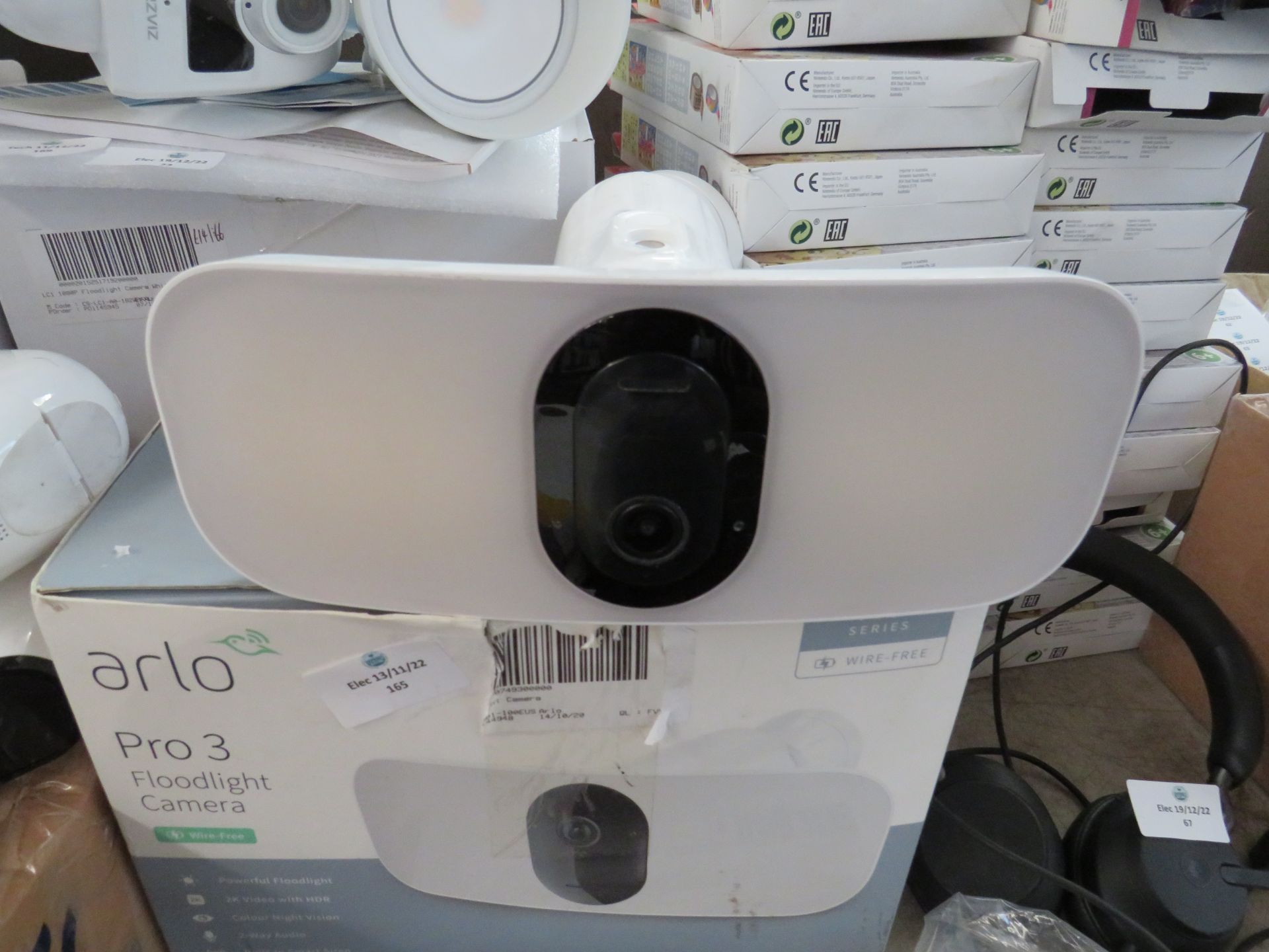 Arlo Pro 3 wire free Flood light camera, powers on and the light comes on but we havent set it up