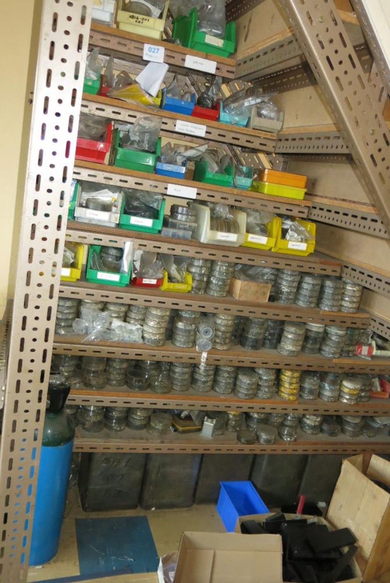 Contents of shelves under stairs comprising electrical connectors. rivets, springs, o-rings etc. - Image 2 of 2