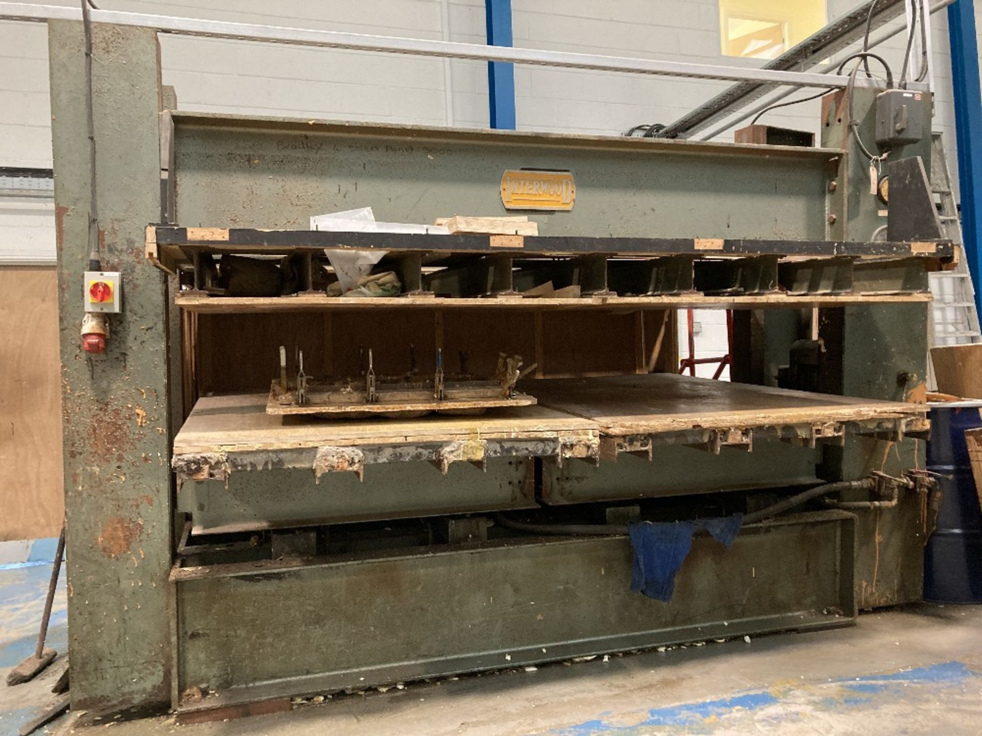Interwood hydraulic platen press, 2.5m x 1.8m - Image 2 of 3