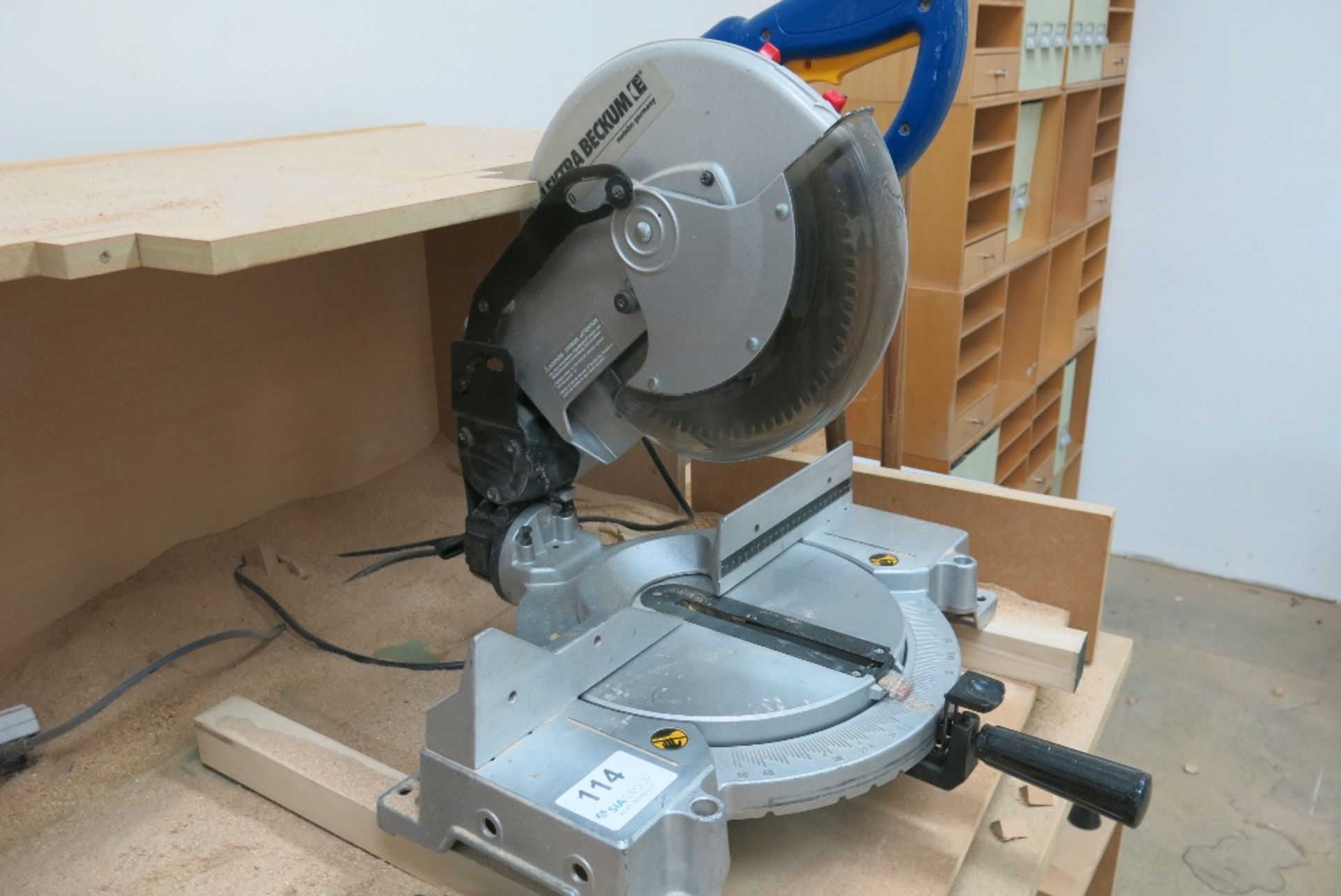 Elektra Beckum KS 250 table top mitre saw with Titan TTB431VAC extraction system - Image 2 of 6