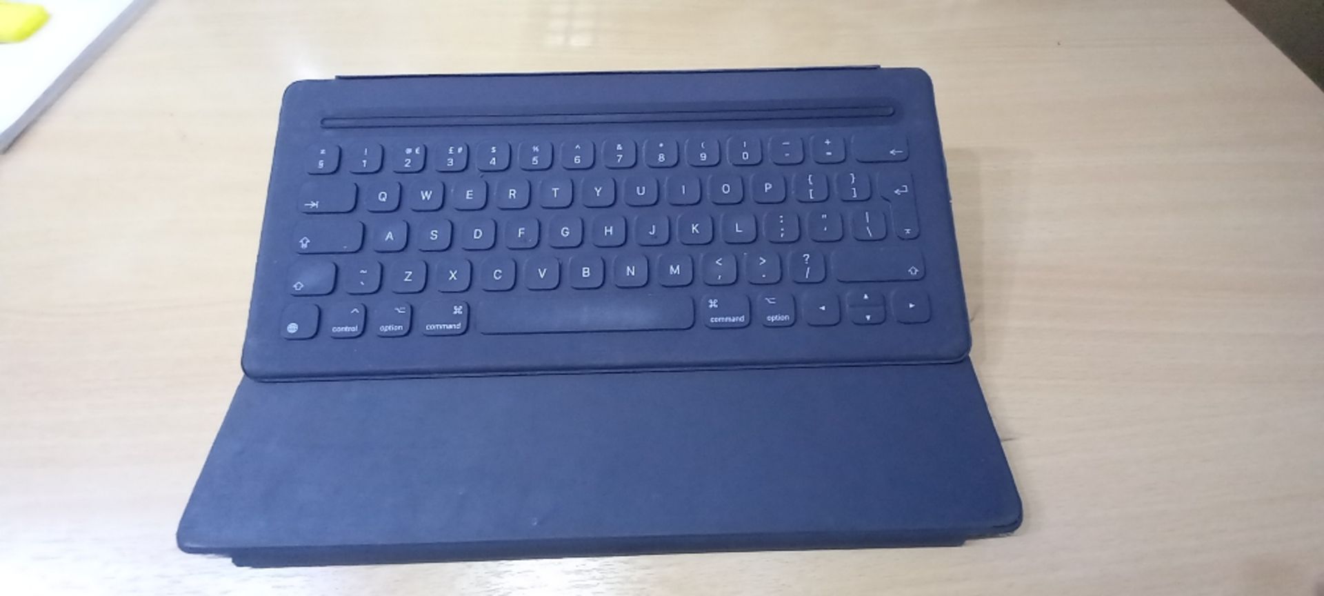 Apple iPad Pro A1652 WIFI + Cellular with Smart Keyboard Case - Image 4 of 4