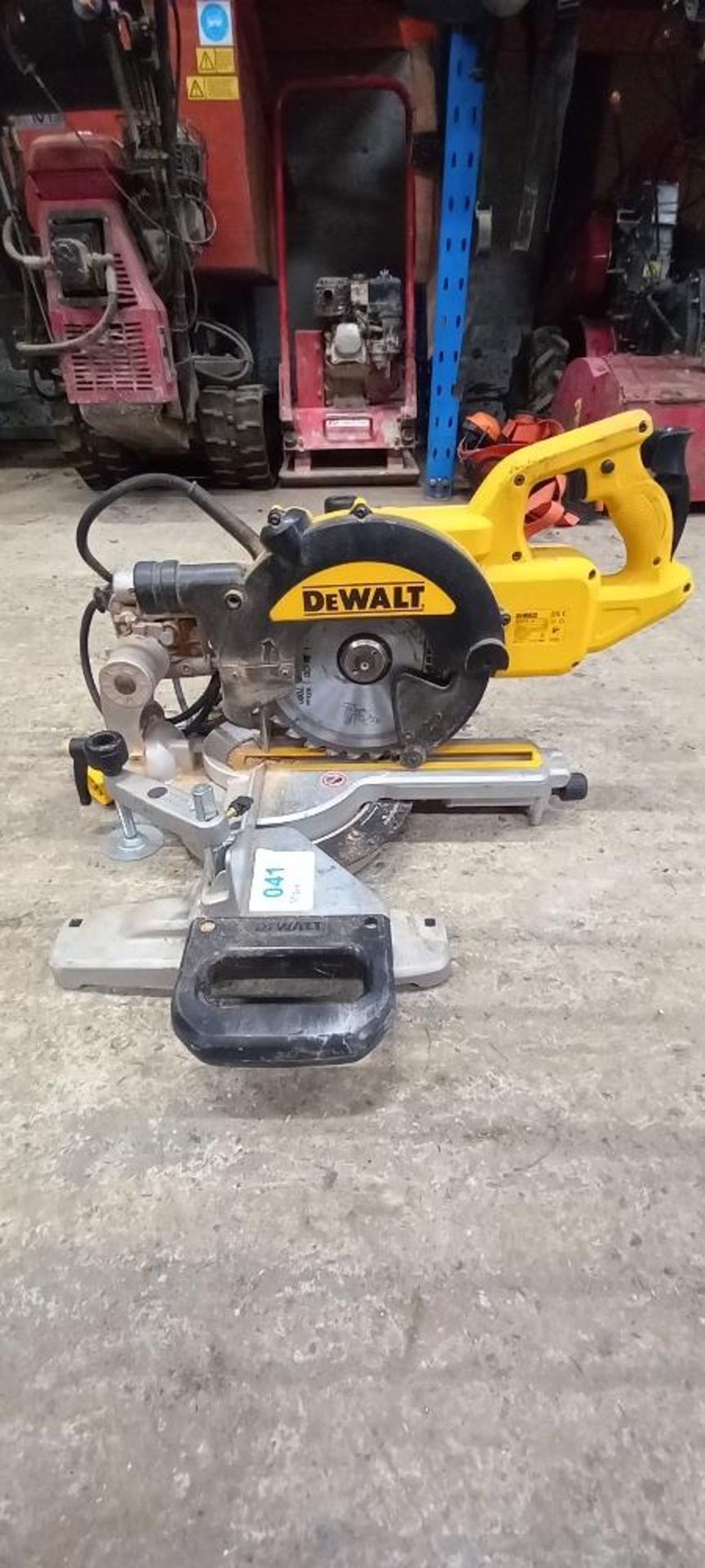 DeWalt DWS773 Single Bevel Sliding Compound Mitre Saw