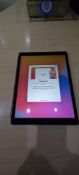 Apple iPad Pro A1652 WIFI + Cellular with Smart Keyboard Case