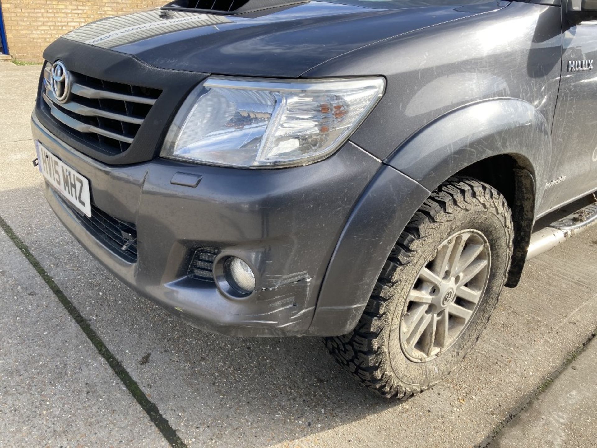 Toyota Hilux 3.0 D-4D Invincible D/Cab 4WD Pick Up Truck - Image 8 of 12