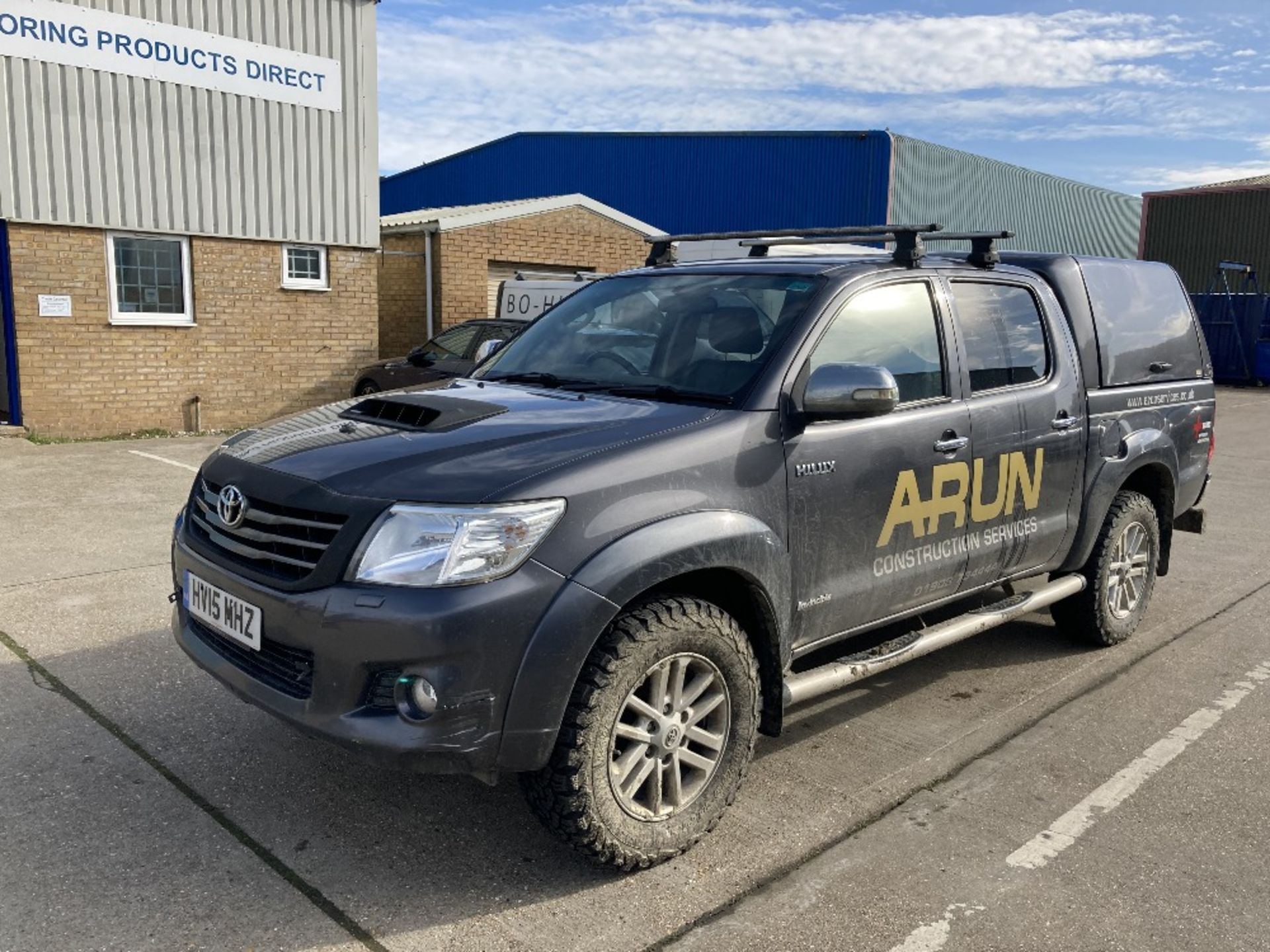 Toyota Hilux 3.0 D-4D Invincible D/Cab 4WD Pick Up Truck - Image 2 of 12