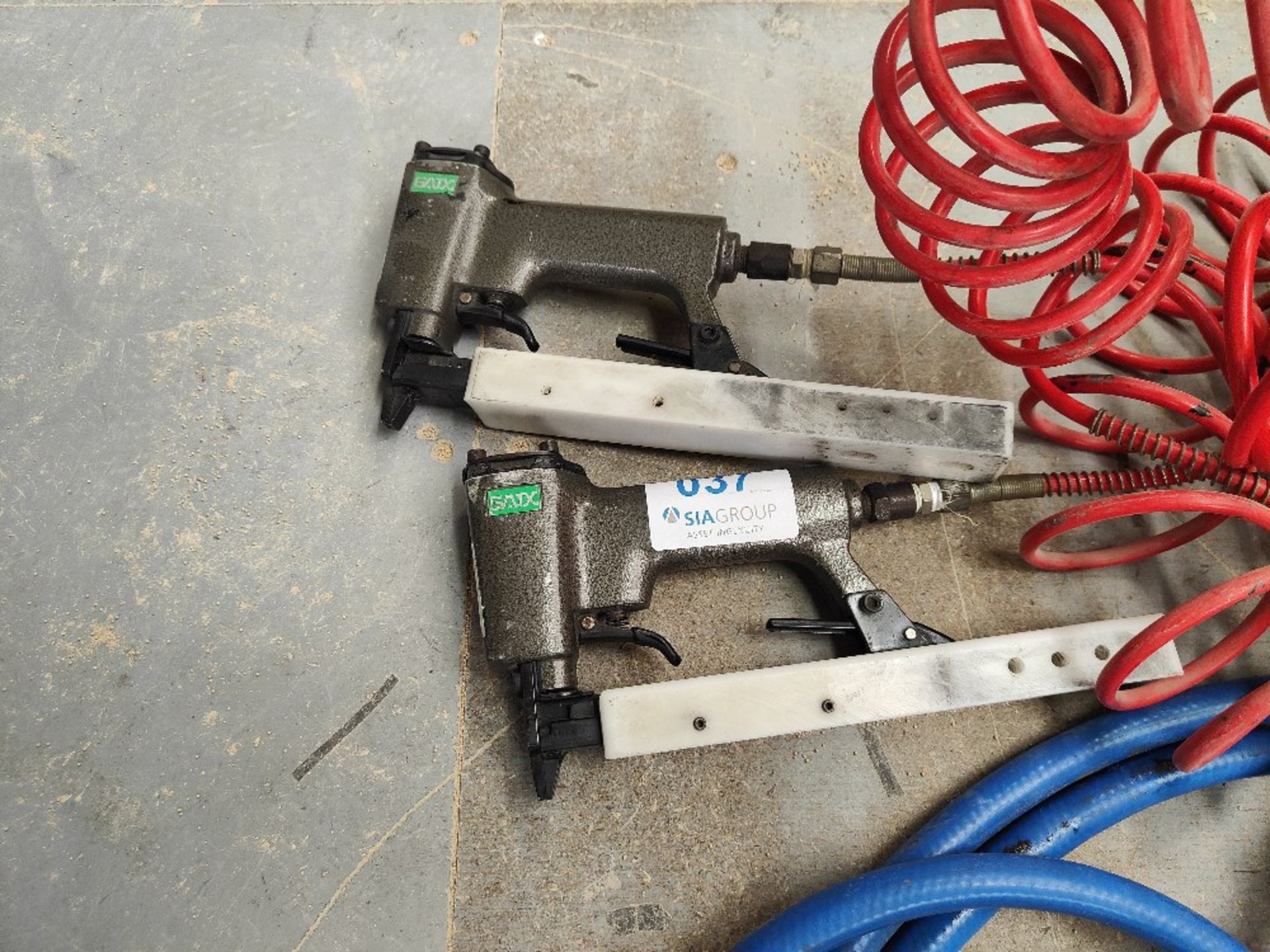 (2) Pneumatic Staplers with Air Lines - Image 2 of 3