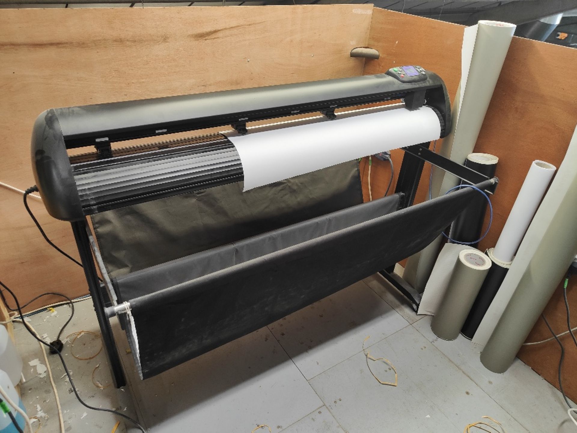 Roll-fed Vinyl Cutter with Pentium P4 Control - Image 3 of 7