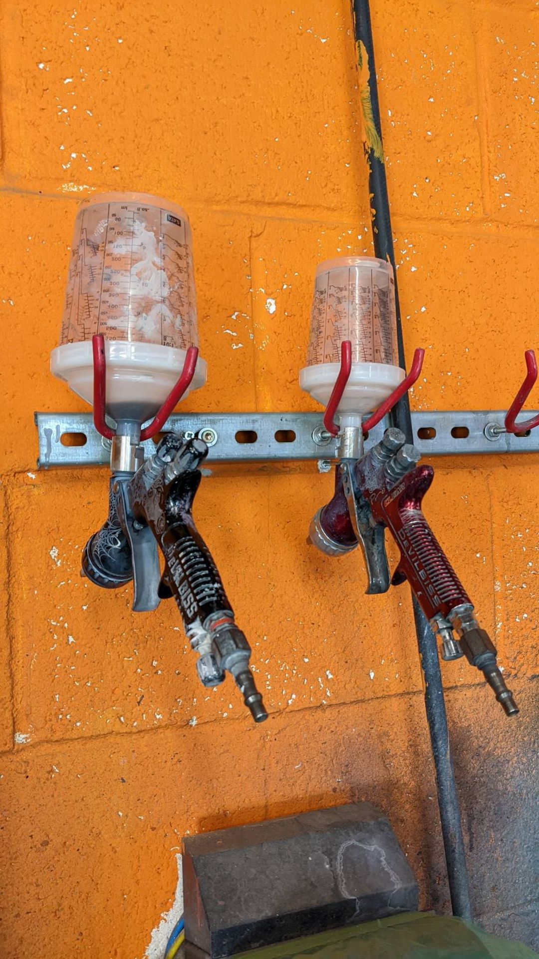 Paint Booth Preparation Bench with Various Spray Guns, Mini Compressor - Image 2 of 5