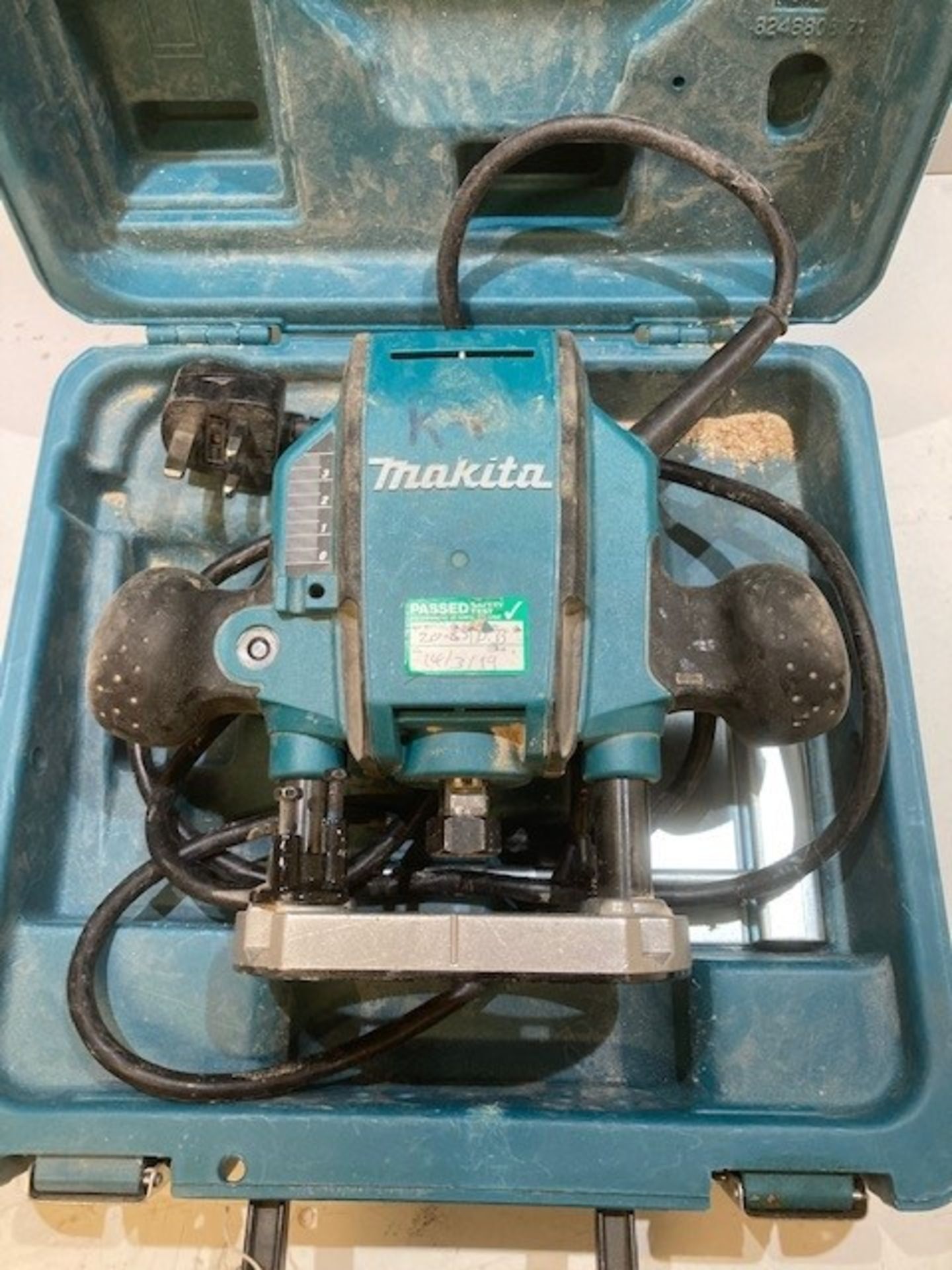 Makita RP0900 1/4" Plunge Router - Image 2 of 4